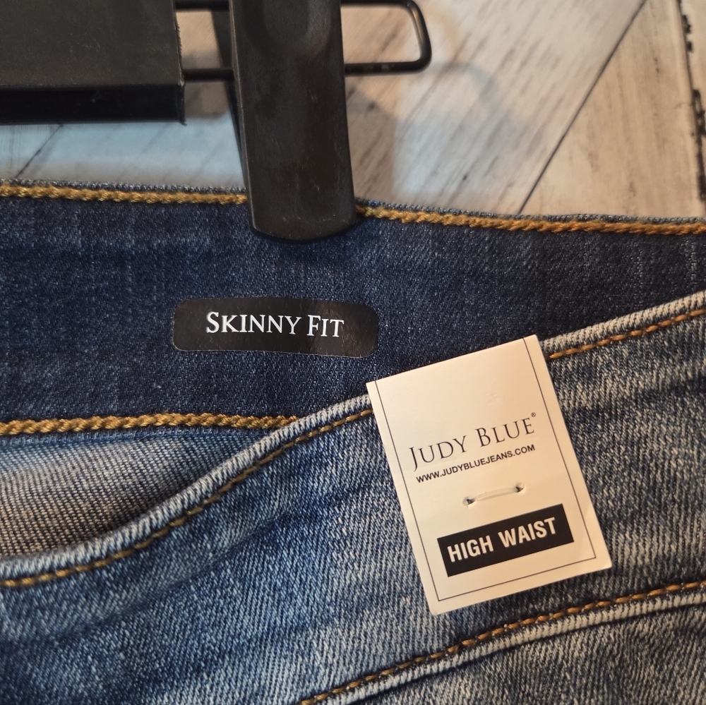 NWT Judy Blue Women's Blue Jeans - Picture 6 of 7